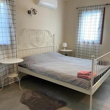 2-bedroom Flat With A Private Swimming Pool *