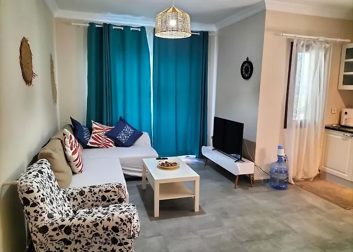 2-bedroom Flat With A Private Swimming Pool Lägenhet