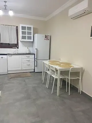Lejlighed 2-bedroom Flat With A Private Swimming Pool