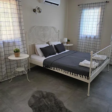 Lejlighed 2-bedroom Flat With A Private Swimming Pool
