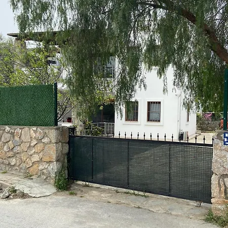 2-bedroom Flat With A Private Swimming Pool بودروم