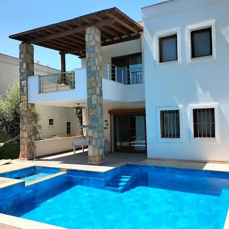 Lejlighed 2-bedroom Flat With A Private Swimming Pool