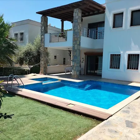 2-bedroom Flat With A Private Swimming Pool *
