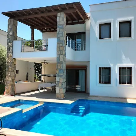 2-bedroom Flat With A Private Swimming Pool Lejlighed *