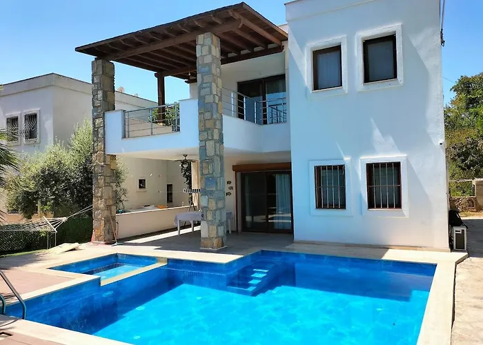 Lejlighed 2-bedroom Flat With A Private Swimming Pool